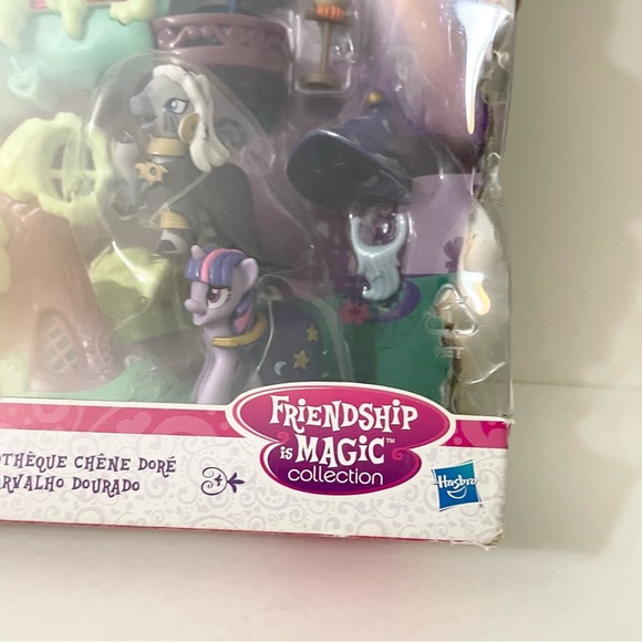 My Little Pony Friendship is Magic Twilight Sparkle Golden Oak Library Playset - Picture 3 of 16
